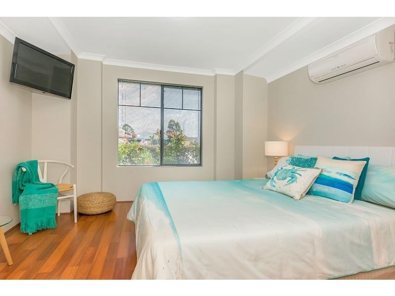 28 Clarafield Meander, Tapping WA 6065