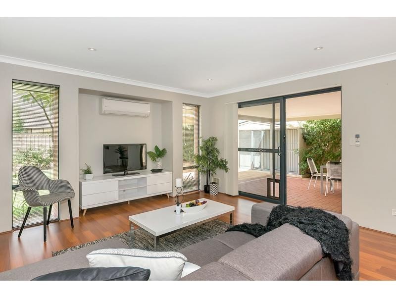 28 Clarafield Meander, Tapping WA 6065