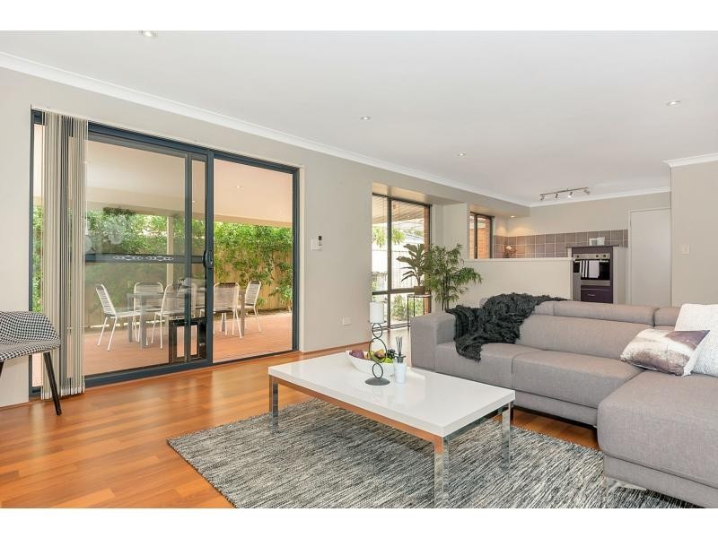 28 Clarafield Meander, Tapping WA 6065