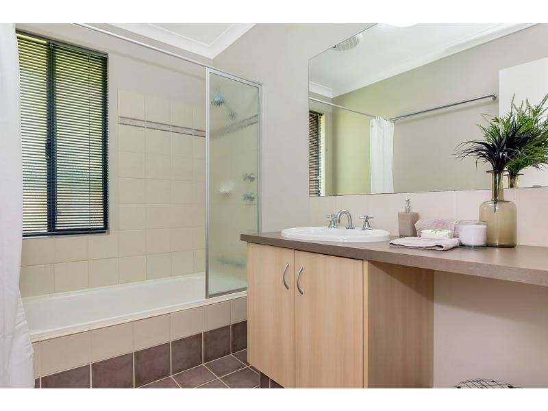 28 Clarafield Meander, Tapping WA 6065