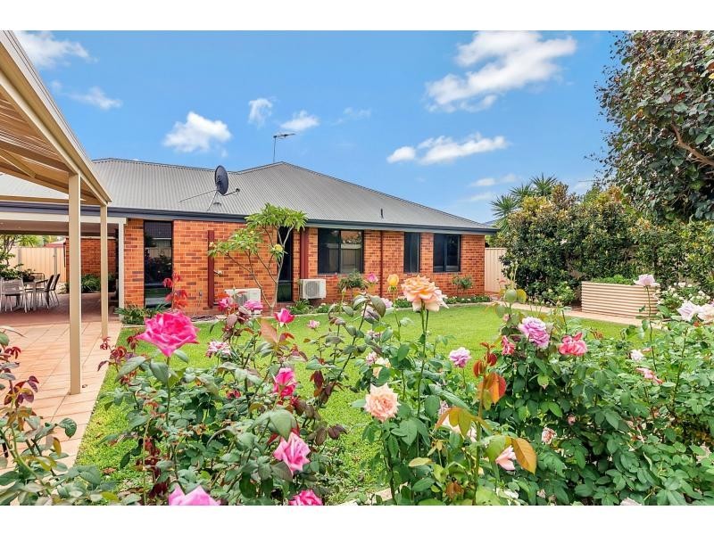 28 Clarafield Meander, Tapping WA 6065