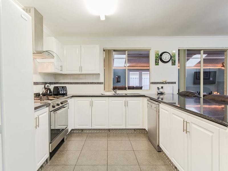 6 Cable Retreat, Waikiki WA 6169