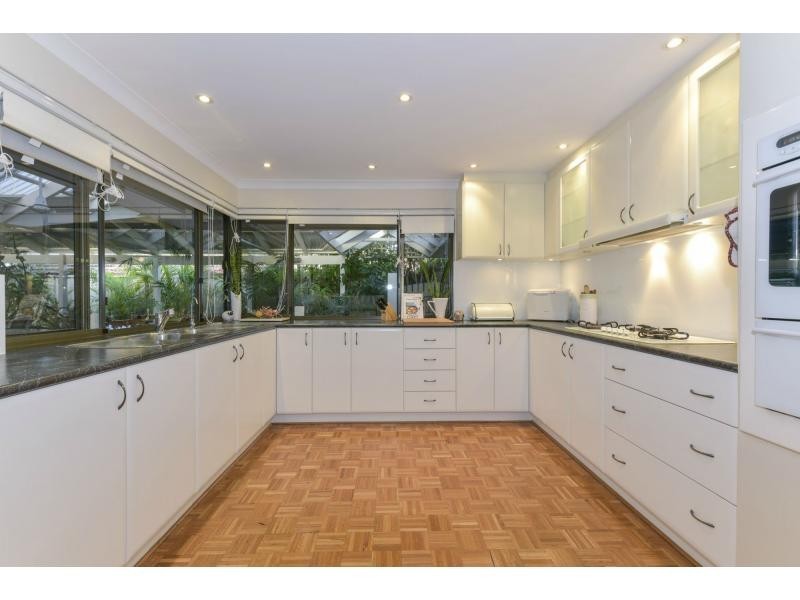 34 Fallbrook Avenue, Woodvale WA 6026