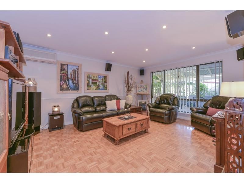 34 Fallbrook Avenue, Woodvale WA 6026