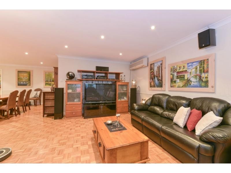 34 Fallbrook Avenue, Woodvale WA 6026