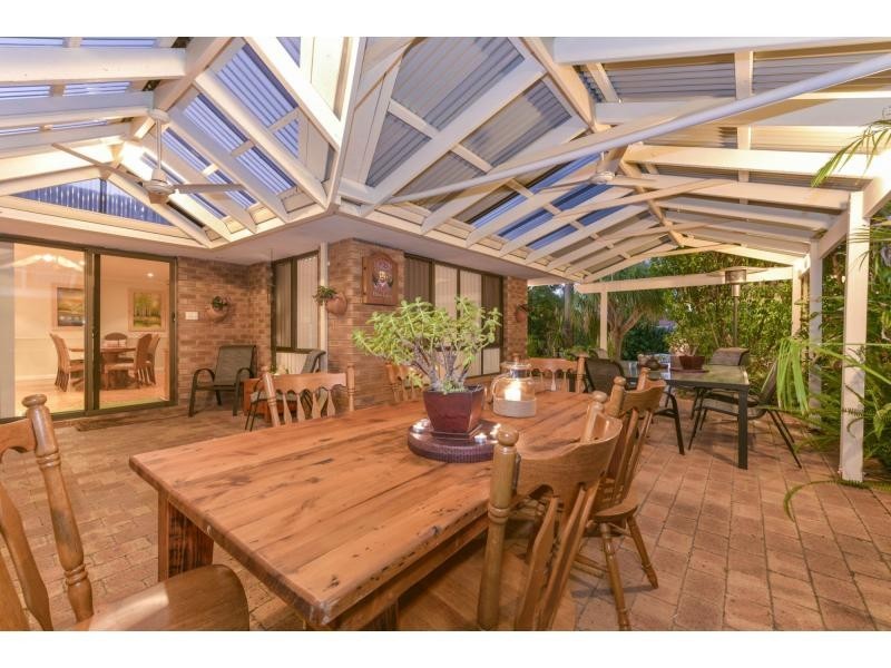 34 Fallbrook Avenue, Woodvale WA 6026