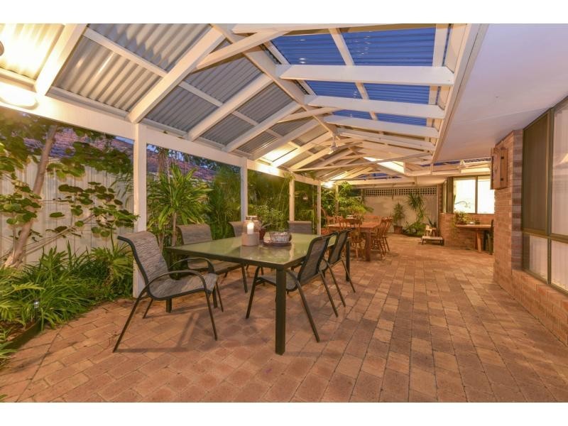 34 Fallbrook Avenue, Woodvale WA 6026