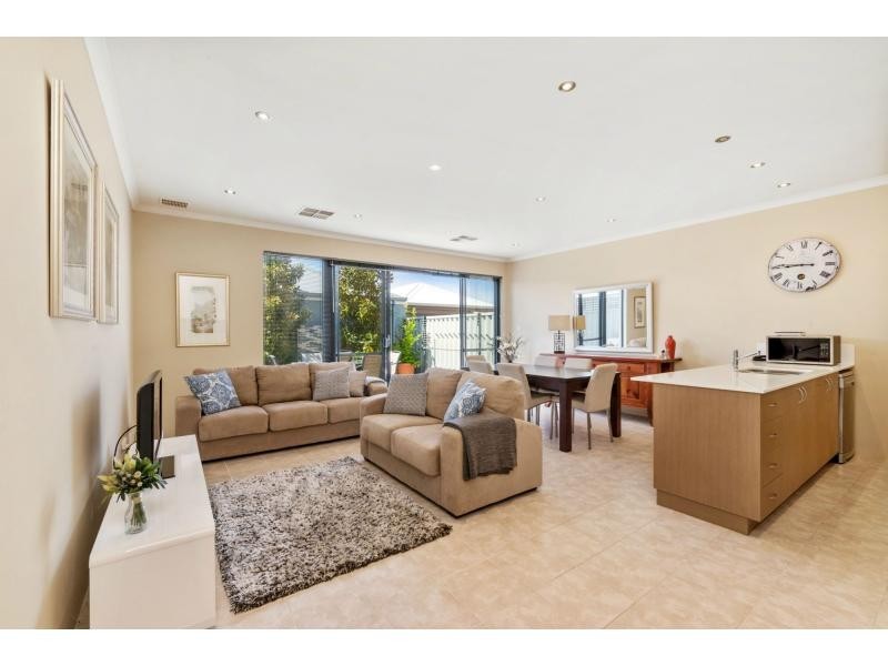 18 Navarre Way, Butler WA 6036