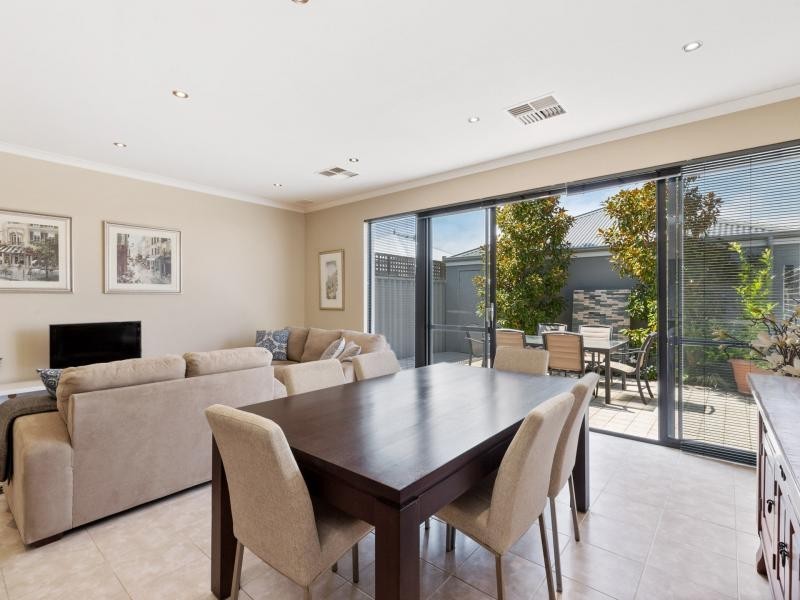 18 Navarre Way, Butler WA 6036