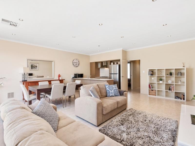 18 Navarre Way, Butler WA 6036