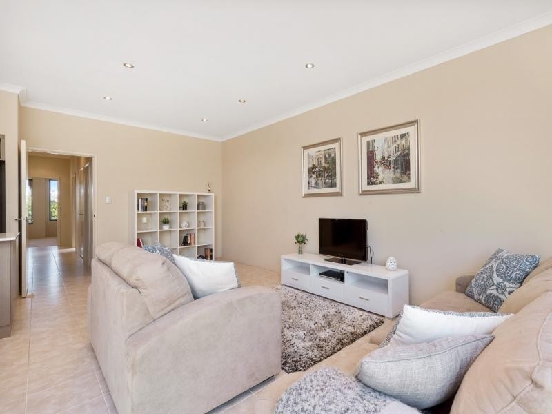 18 Navarre Way, Butler WA 6036