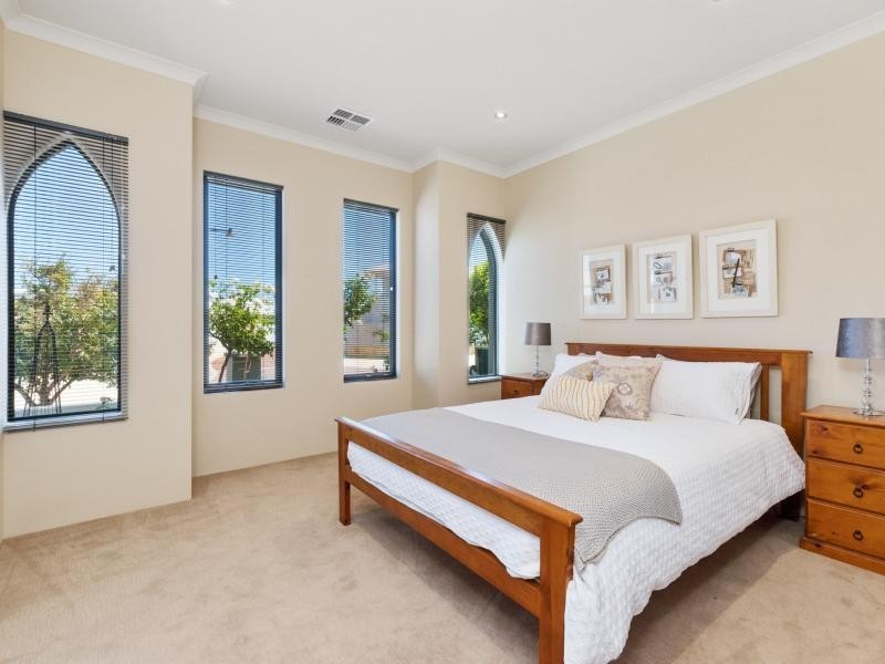 18 Navarre Way, Butler WA 6036