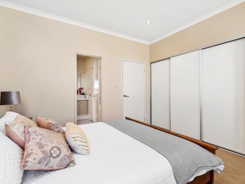 18 Navarre Way, Butler WA 6036