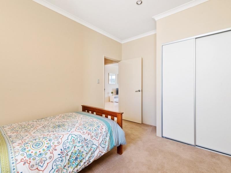 18 Navarre Way, Butler WA 6036