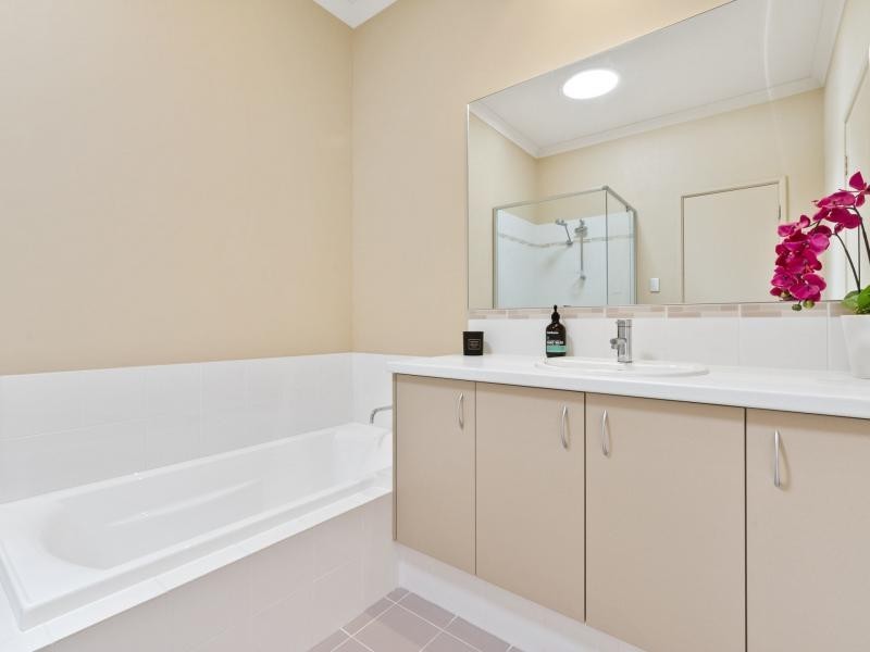 18 Navarre Way, Butler WA 6036