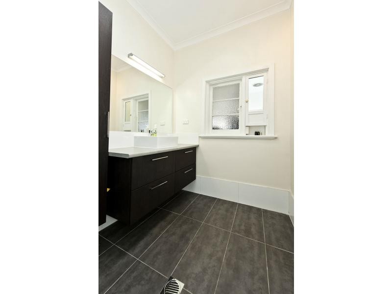 1 Welwyn Avenue, Manning WA 6152