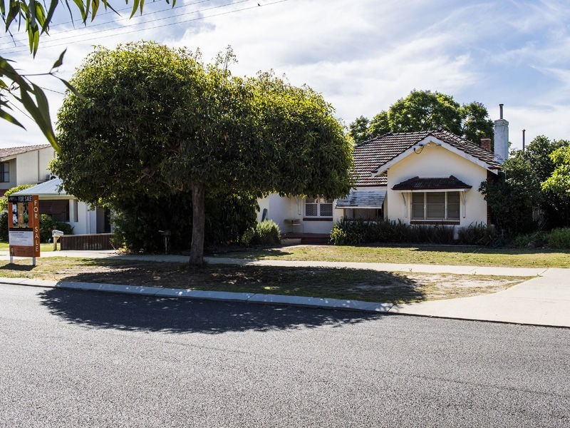 42 Cloister Avenue, Manning WA 6152