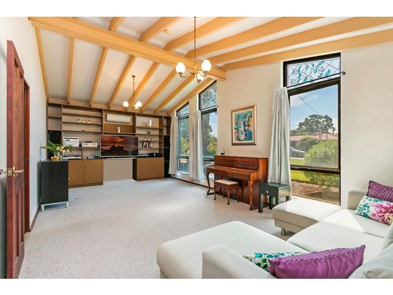 4 Francisco Crescent, Bull Creek WA 6149