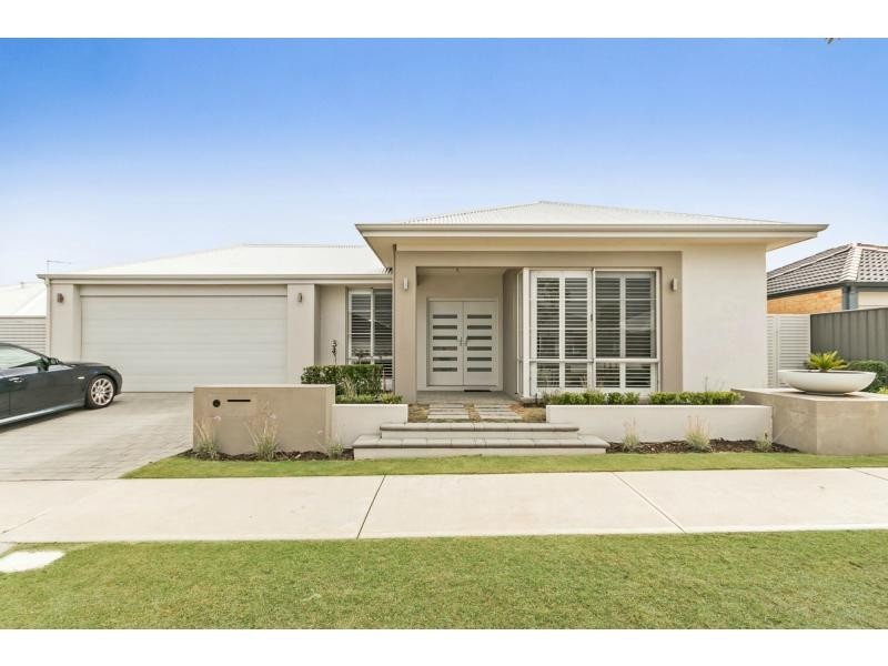 4 Albavale Road, Piara Waters WA 6112