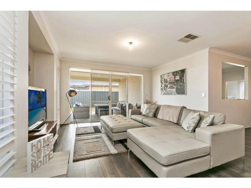 4 Albavale Road, Piara Waters WA 6112