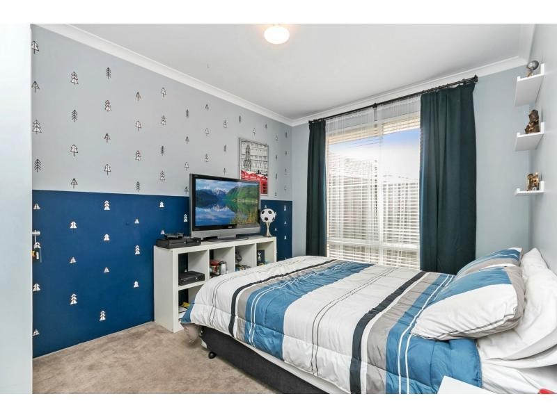 4 Albavale Road, Piara Waters WA 6112