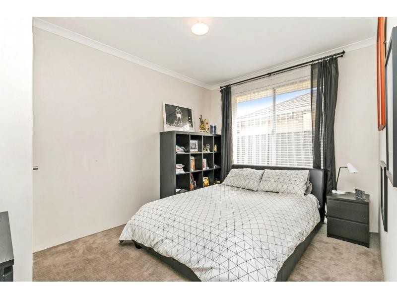 4 Albavale Road, Piara Waters WA 6112