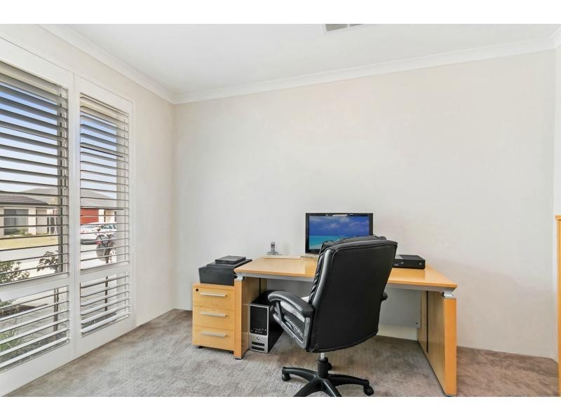 4 Albavale Road, Piara Waters WA 6112