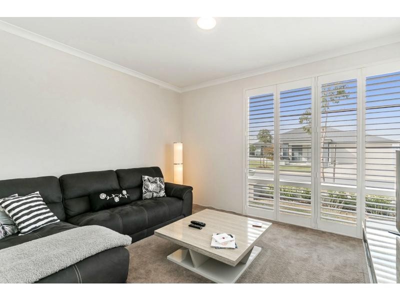 4 Albavale Road, Piara Waters WA 6112