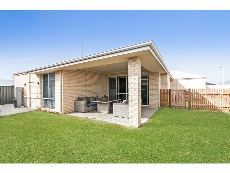 4 Albavale Road, Piara Waters WA 6112