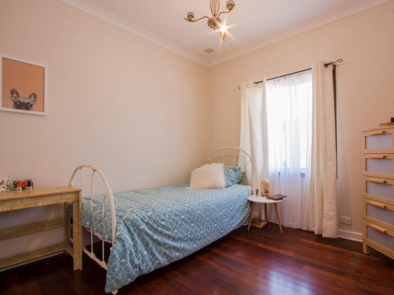 12 Frederick Road, Hamilton Hill WA 6163