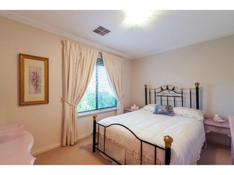 32 Martindale Avenue, Madeley WA 6065