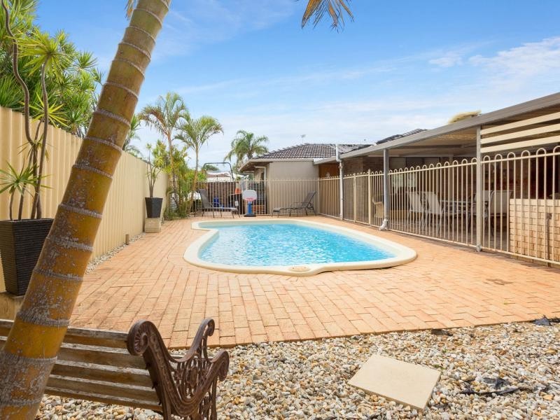 18 Marlowe Place, Munster WA 6166