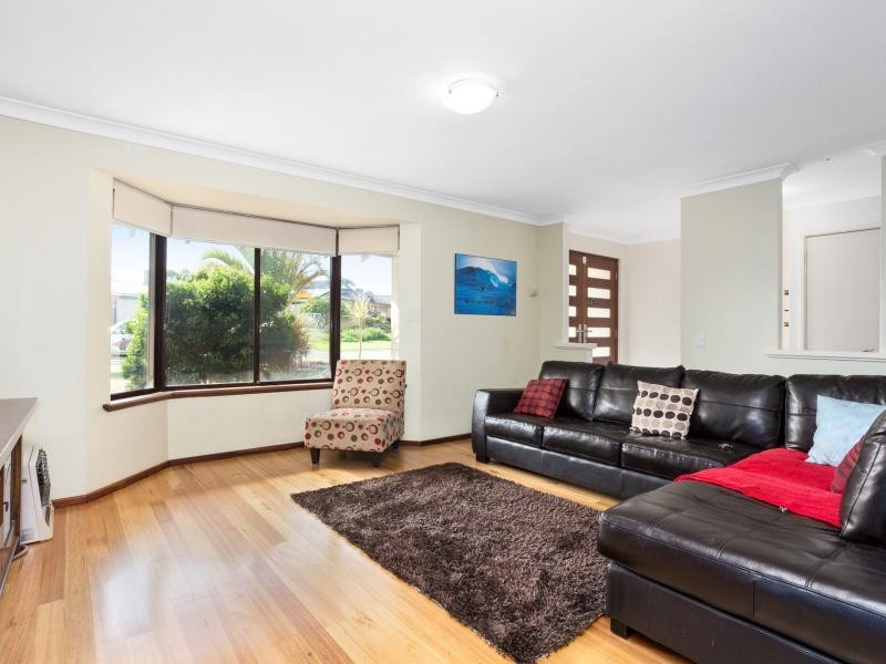 18 Marlowe Place, Munster WA 6166