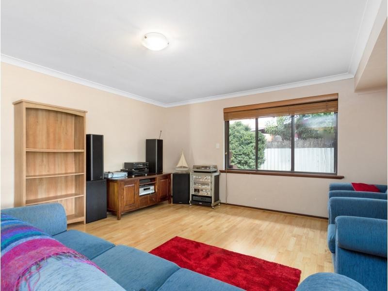 18 Marlowe Place, Munster WA 6166