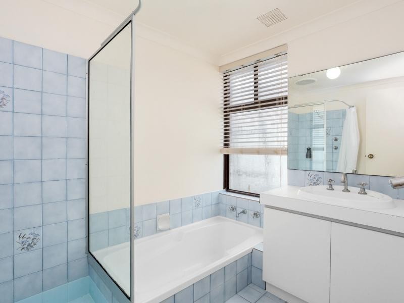 18 Marlowe Place, Munster WA 6166