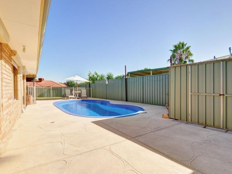 4 Coppice Court, Banksia Grove WA 6031