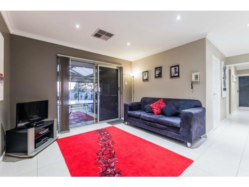 2 Earn Place, Hamersley WA 6022