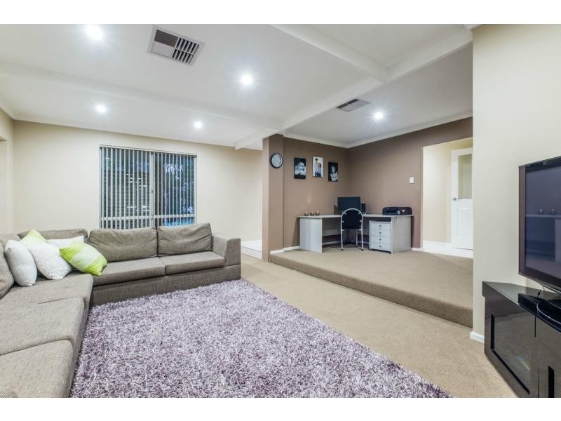 2 Earn Place, Hamersley WA 6022