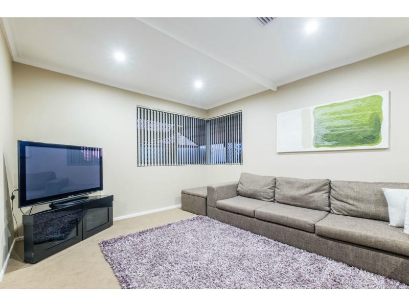 2 Earn Place, Hamersley WA 6022