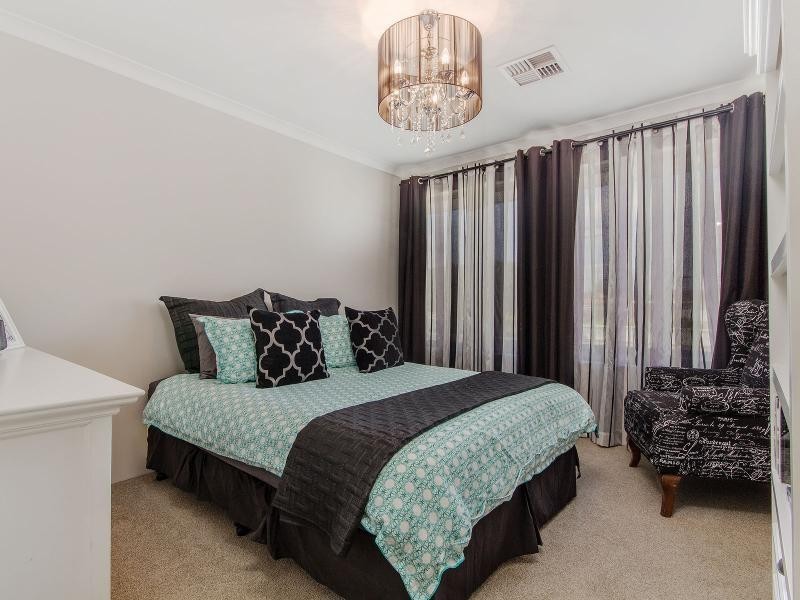 143 Gloucester Crescent, Shoalwater WA 6169