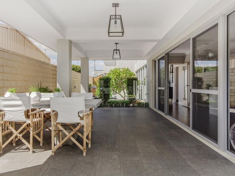 143 Gloucester Crescent, Shoalwater WA 6169