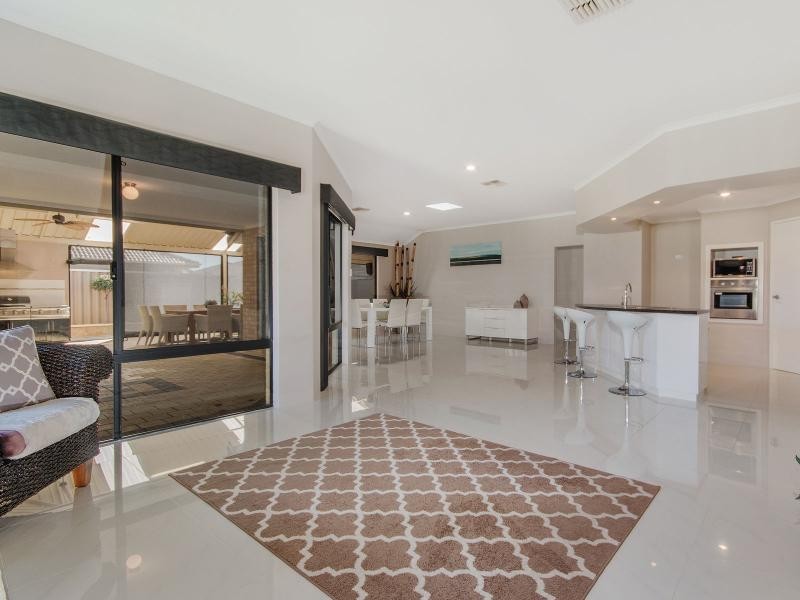 31 Valheru Avenue, Rockingham WA 6168