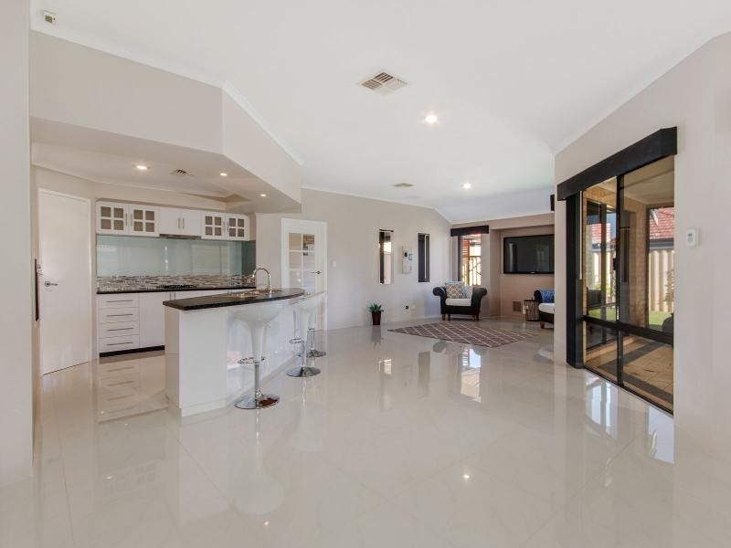 31 Valheru Avenue, Rockingham WA 6168