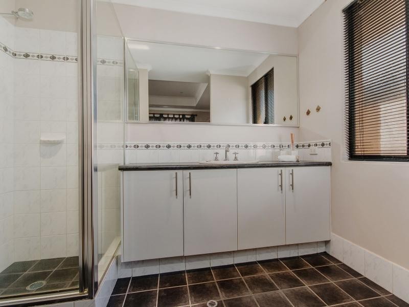 31 Valheru Avenue, Rockingham WA 6168