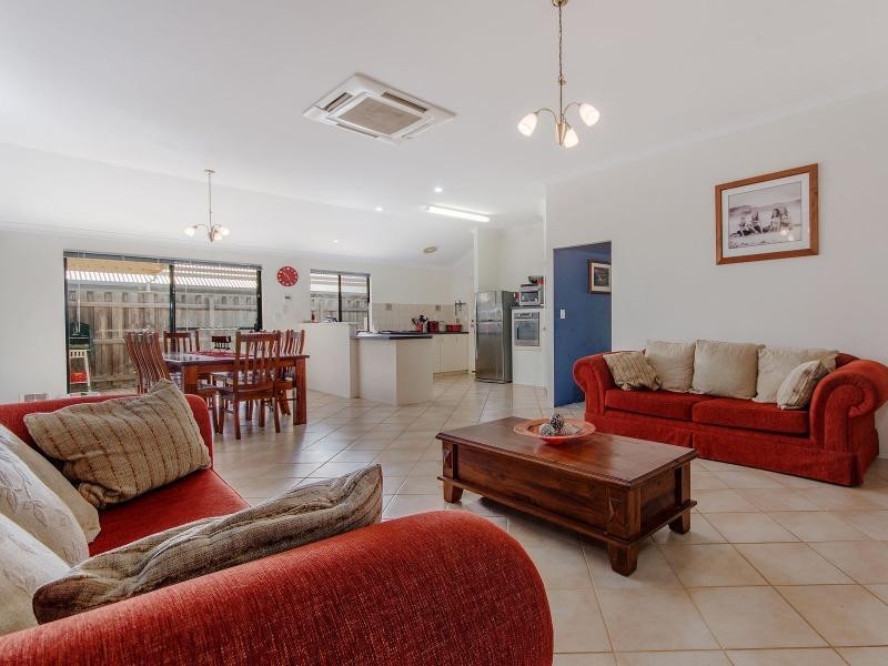 12 The Ridge, Halls Head WA 6210