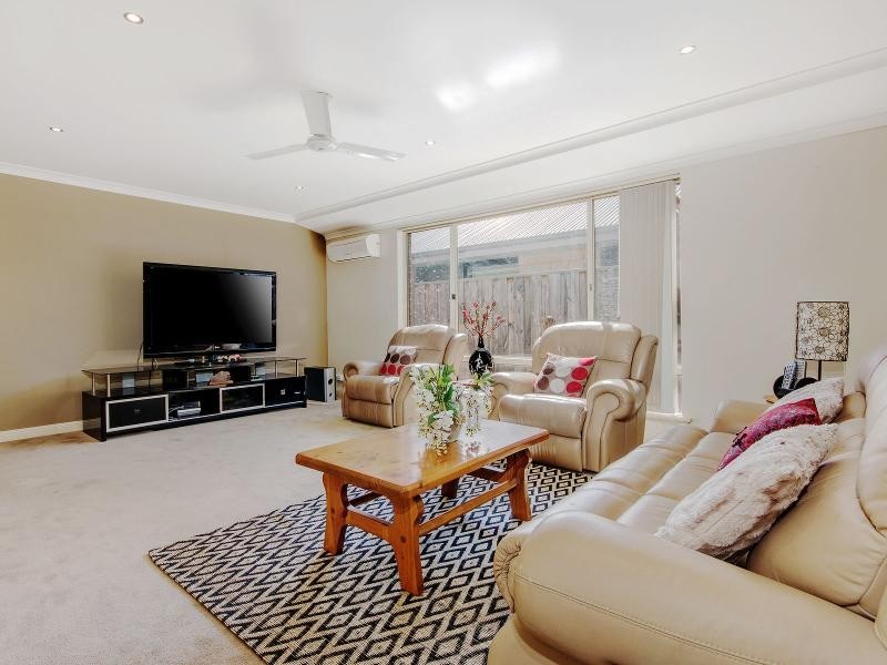 25 Grasshill Grange, Halls Head WA 6210