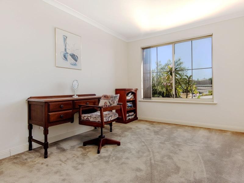 25 Grasshill Grange, Halls Head WA 6210