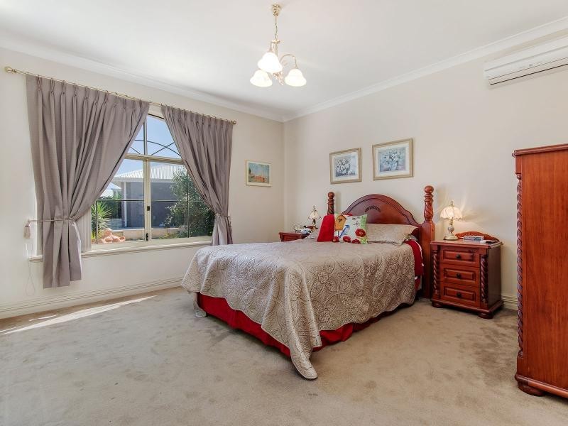 25 Grasshill Grange, Halls Head WA 6210