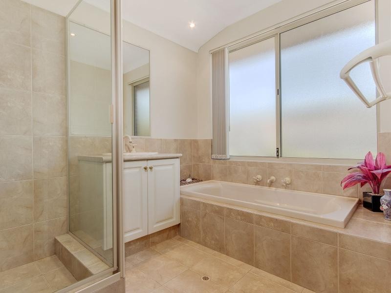 25 Grasshill Grange, Halls Head WA 6210