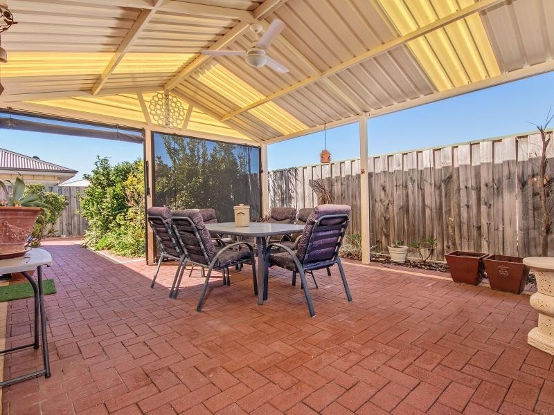 25 Grasshill Grange, Halls Head WA 6210